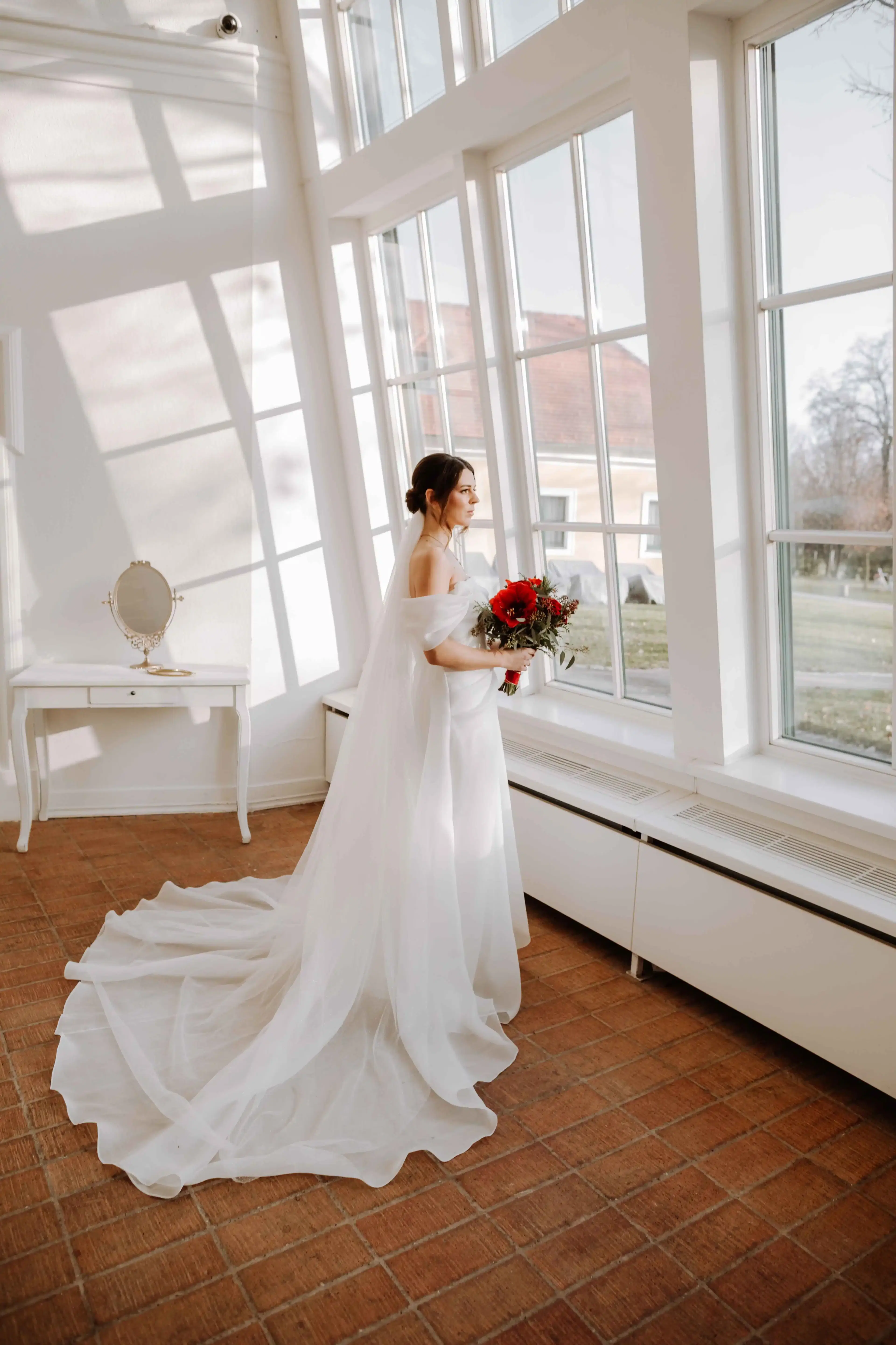 Intime Momente beim Braut Getting Ready, Hochzeitsvorbereitungen in Wien