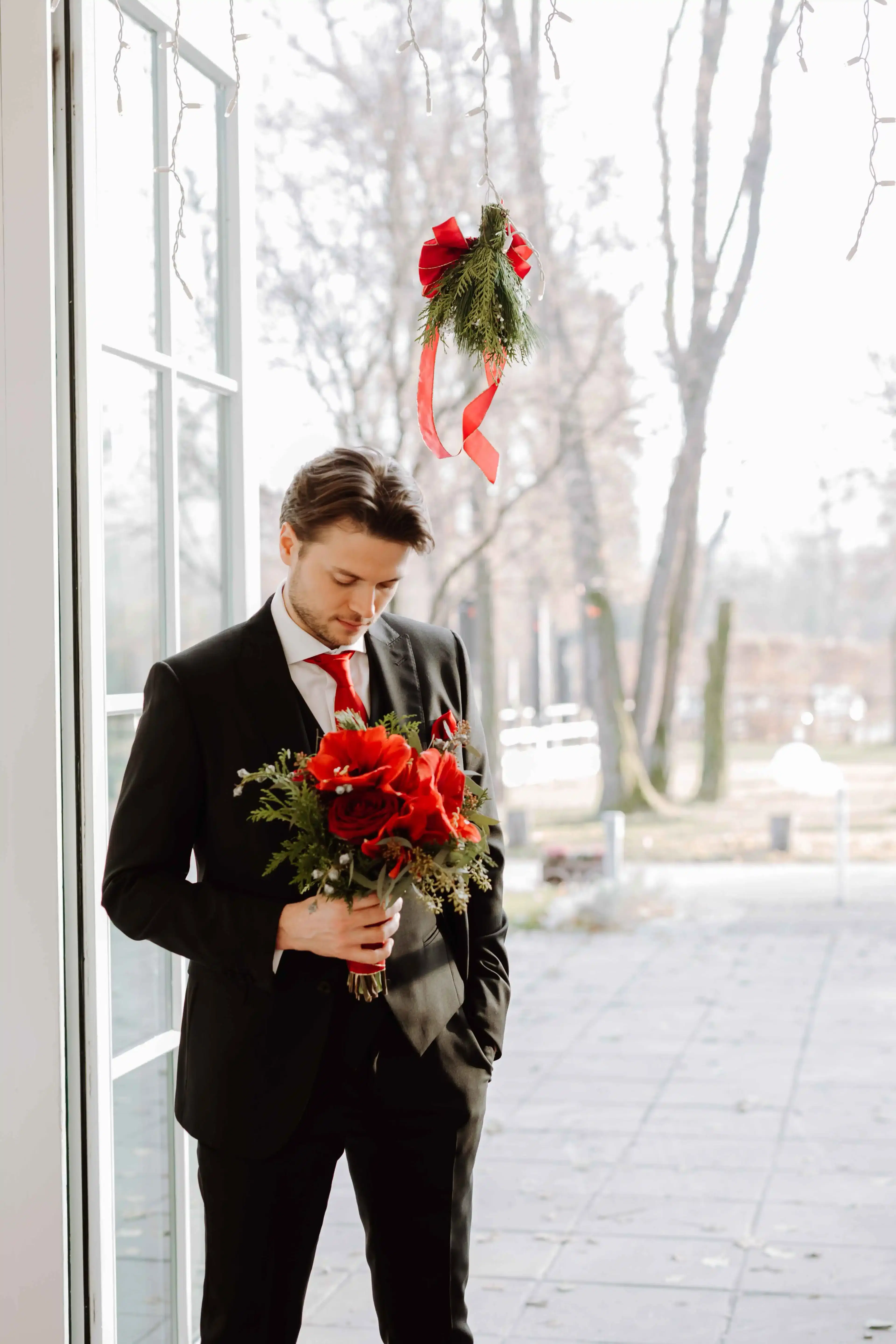 Emotionaler First Look Moment des Brautpaares bei Winterhochzeit in Wien