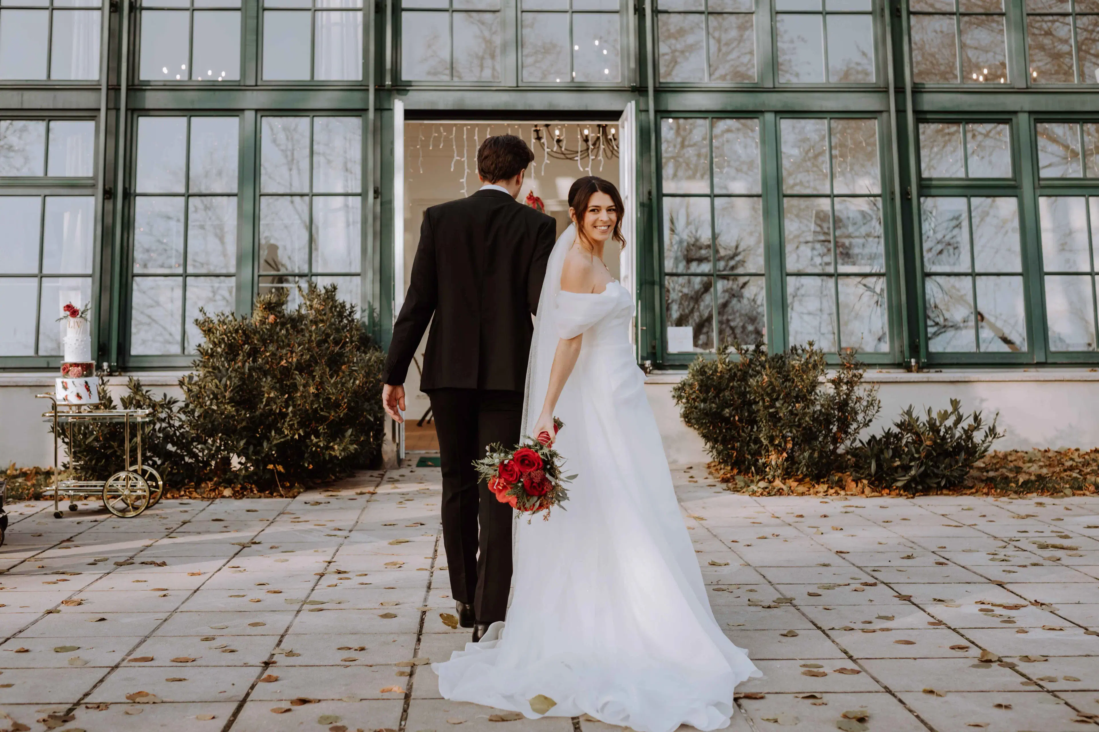Romantische First Look Fotografie, winterliche Hochzeit in Wien